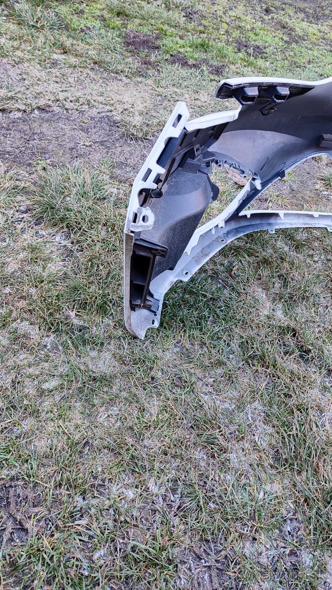 Predám predný nárazník RENAULT CLIO 5 - 2