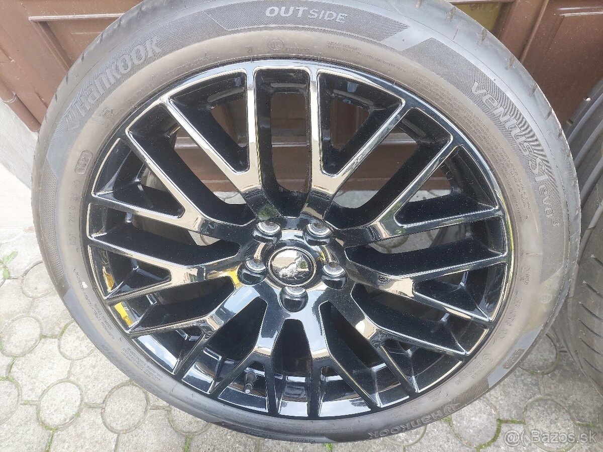 19" Ford Mustang - 2