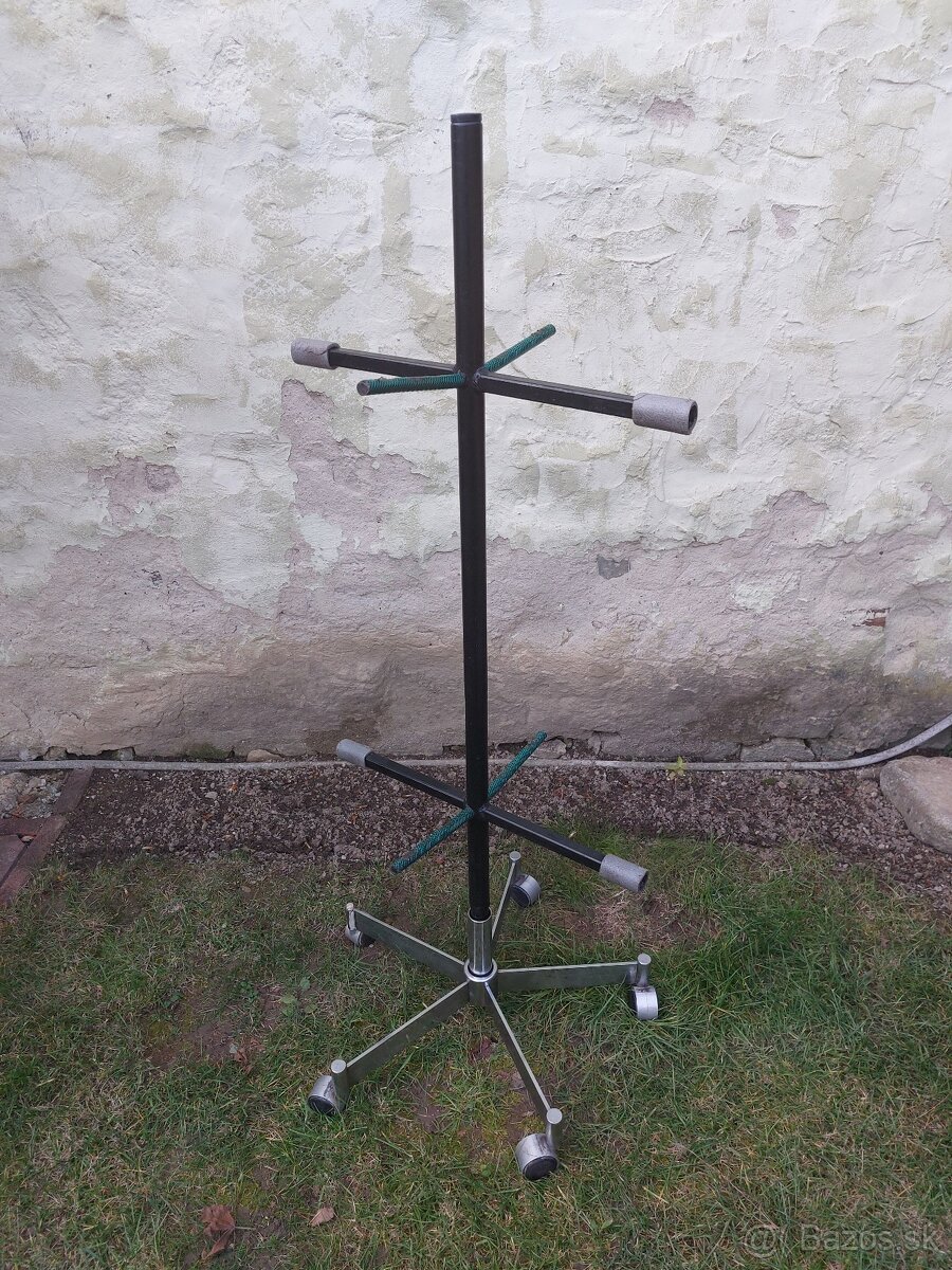 Pojazdný stojan na pneumatiky - 2