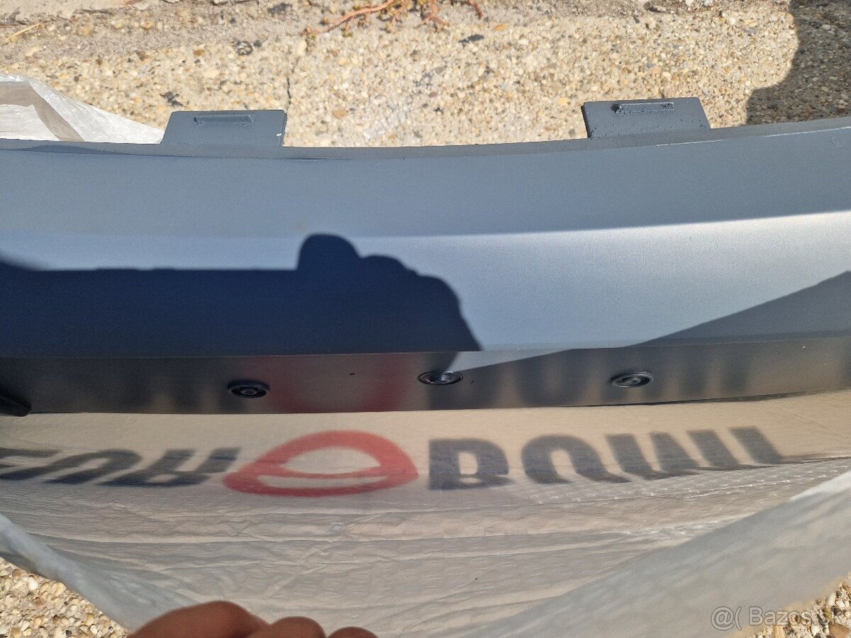 Ford focus 5d zadný náraznik uplne novy - 2