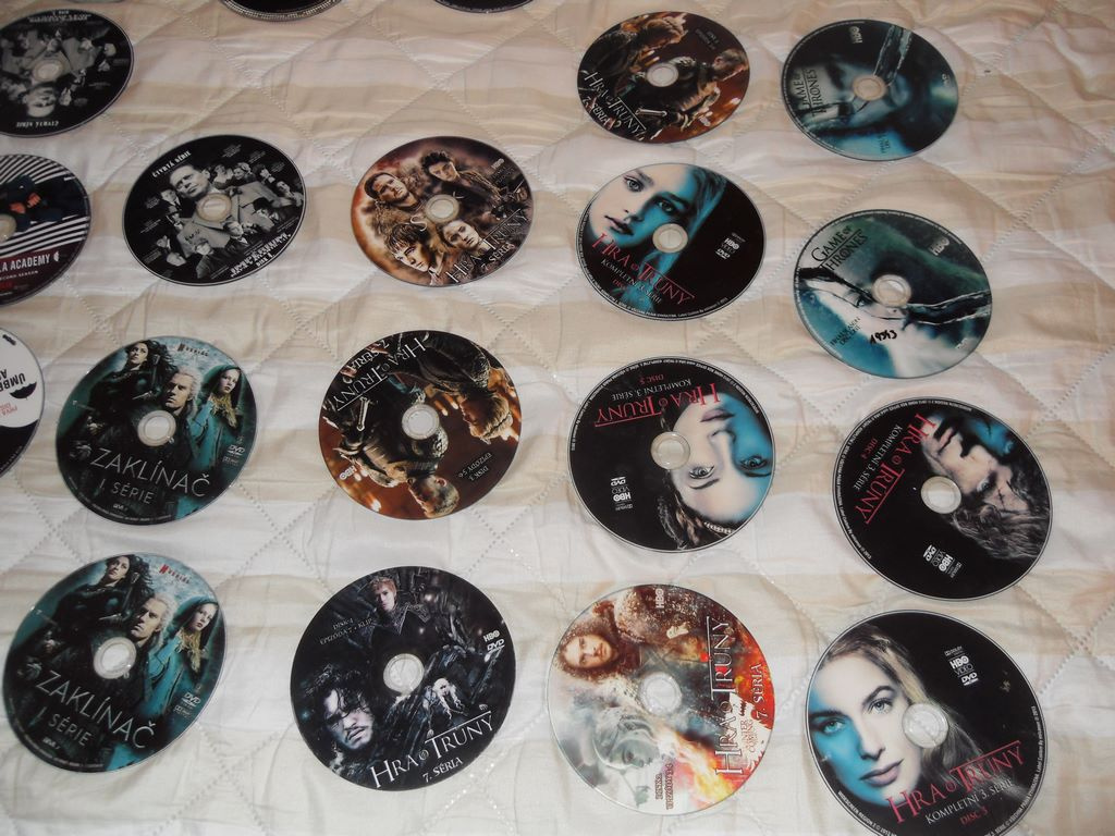 233dvd serialy+200dvd 18+ videa - 2