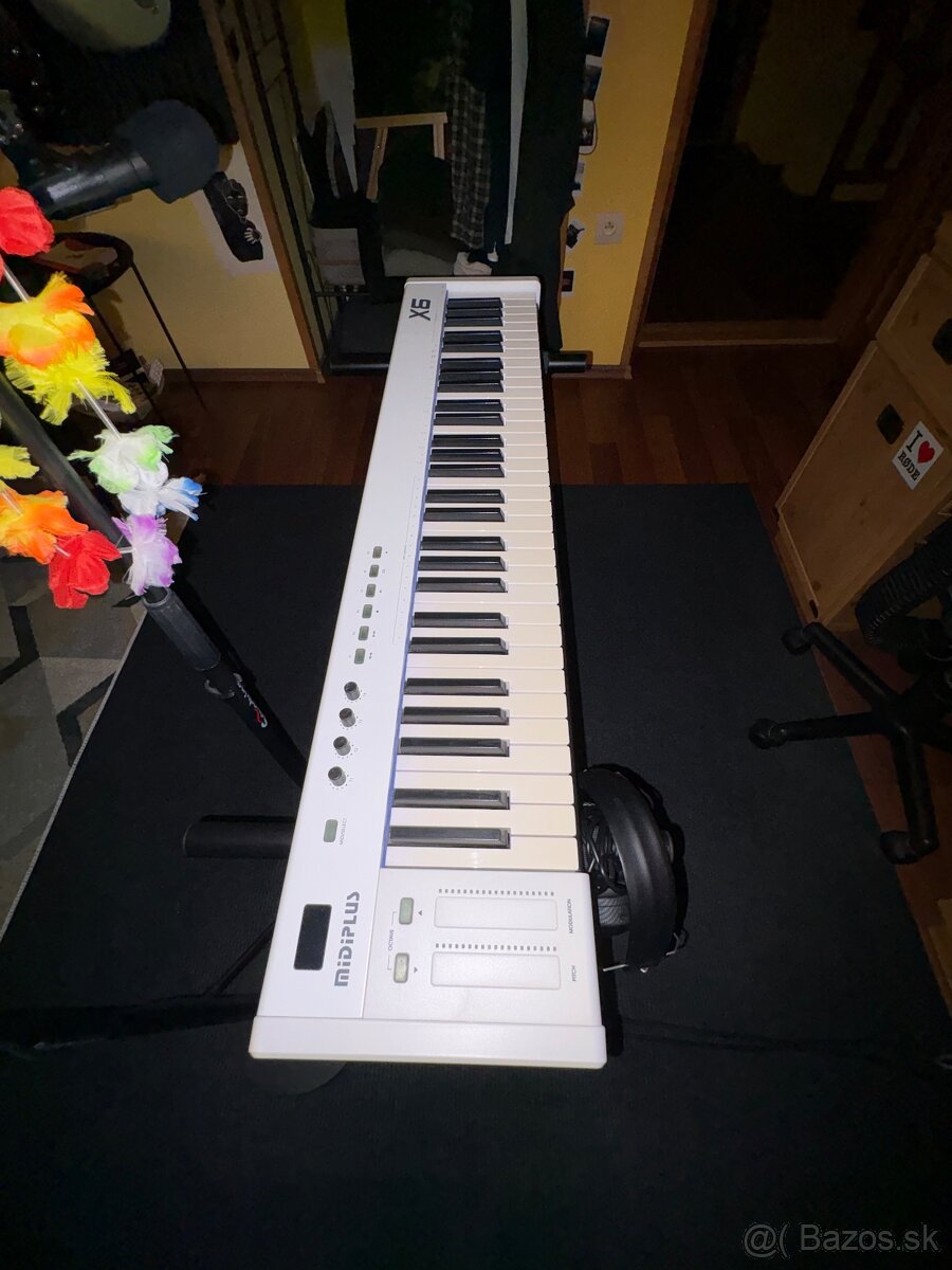 Midiplus x6 Keyboard - 2