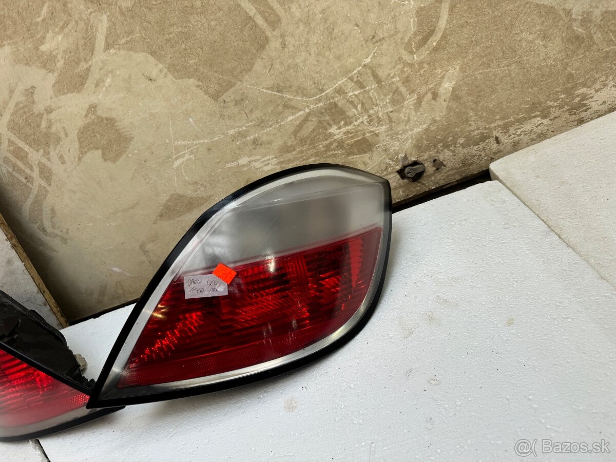 Opel astra H zadne svetla - 2