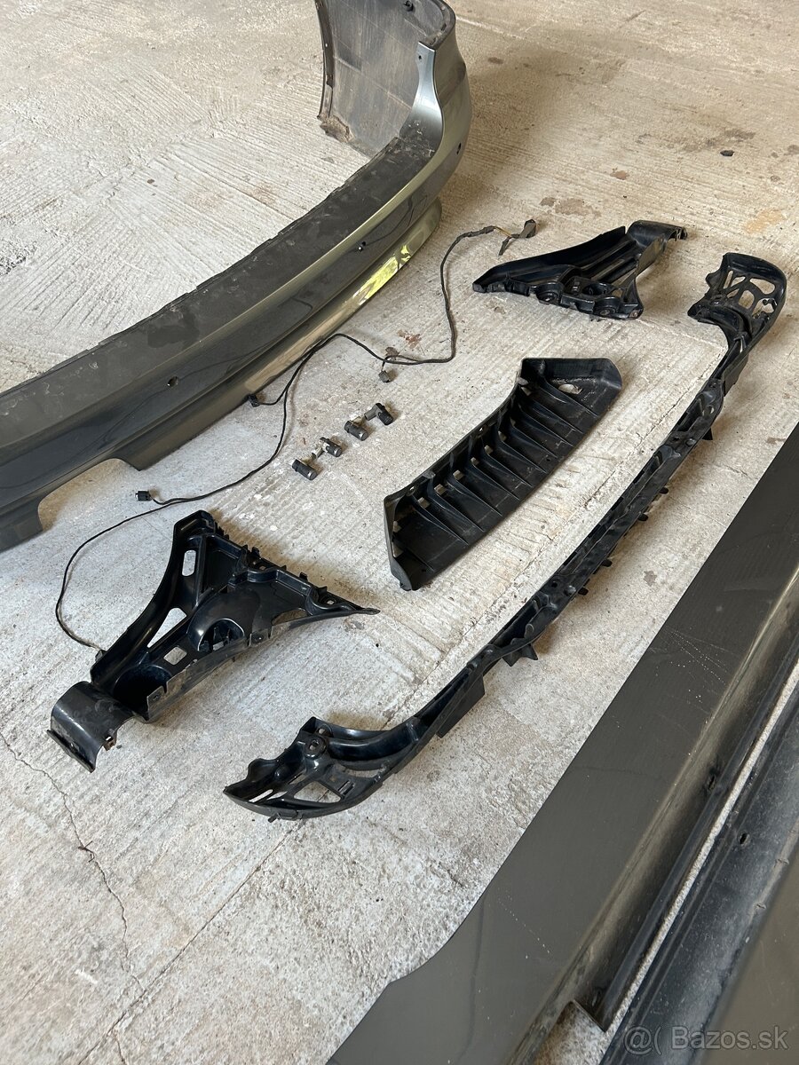 BMW E61 zadný nárazník komplet, prahy, podprahové lišty - 2