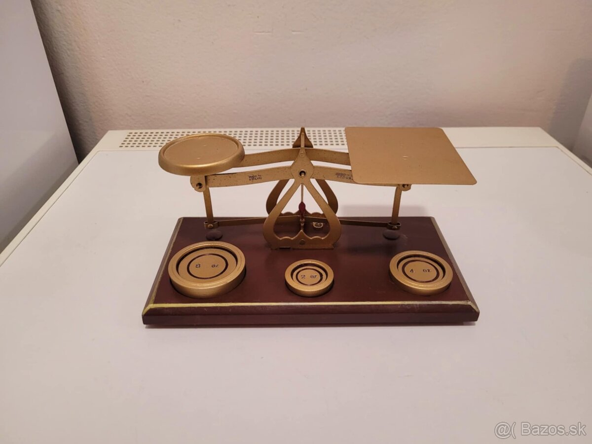 Stará poštová váha značená Aceurate. - 2