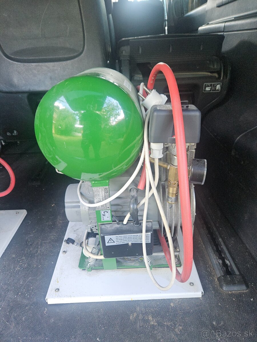 Predám bezolejový kompresor Ekom DK 50 10s - 2