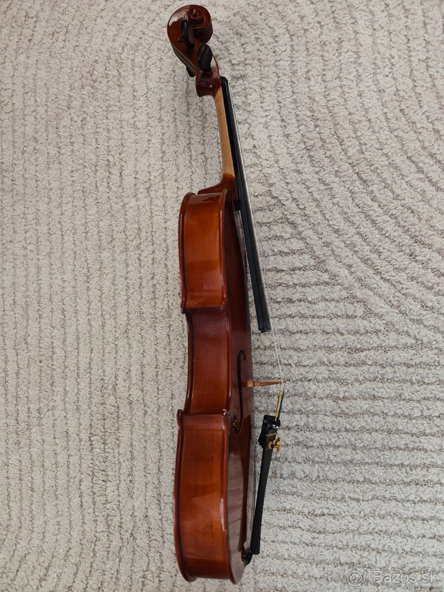 Predám celé 4/4 husle s púzdrom. - 2