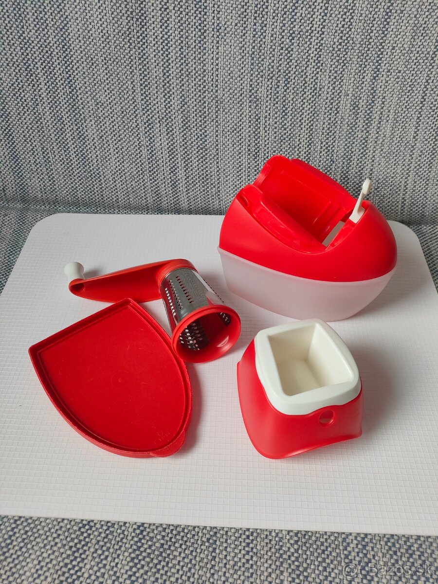 Tupperware mlynček na syr,orechy - 2