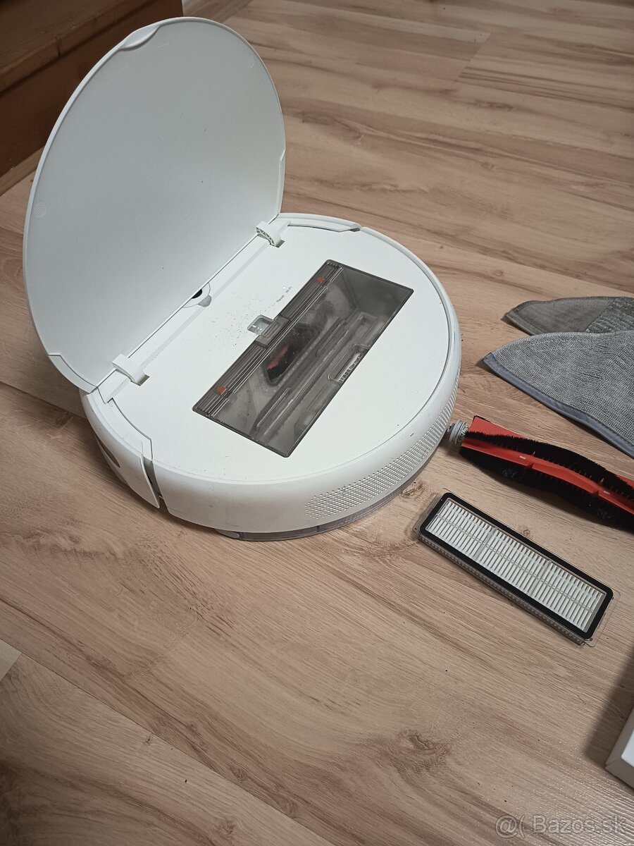 Roboticky vysavac Xiaomi s mopom - 2