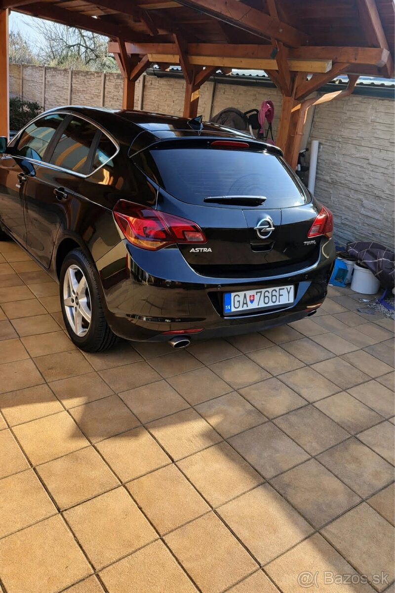 Opel Astra 1.6 бензín, 132 kW, r. 2010 - 2