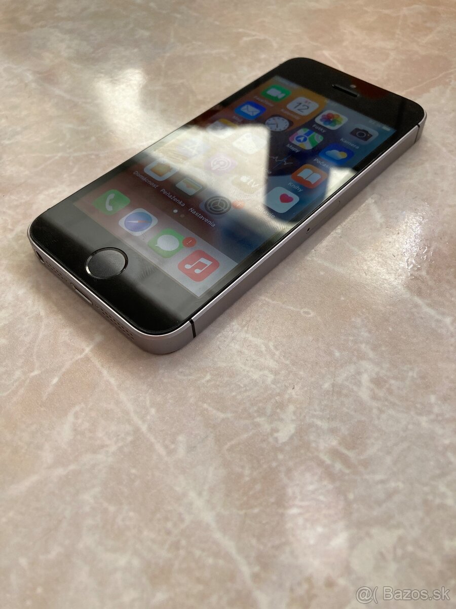 iPhone SE 1.gen 2016 / 32GB Space Gray Super stav - 2