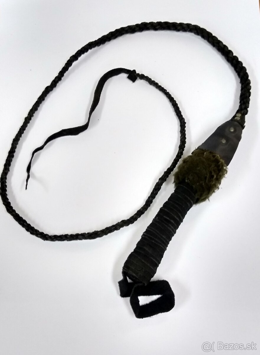 Pletený kožený bič - ručná práca - starý - 2