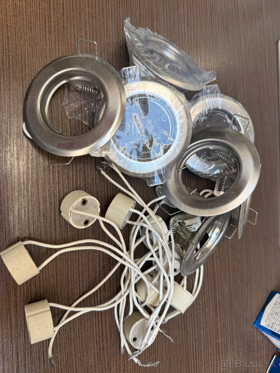 Predám halogénové žiarovky a objímky. - 2