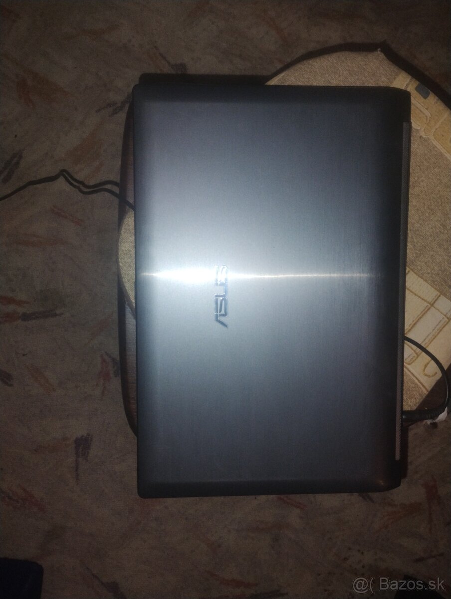 Predám notebook Asus N53S - 2