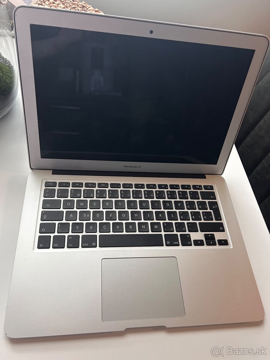 Predám nefunkčný Macbook air 13” - 2