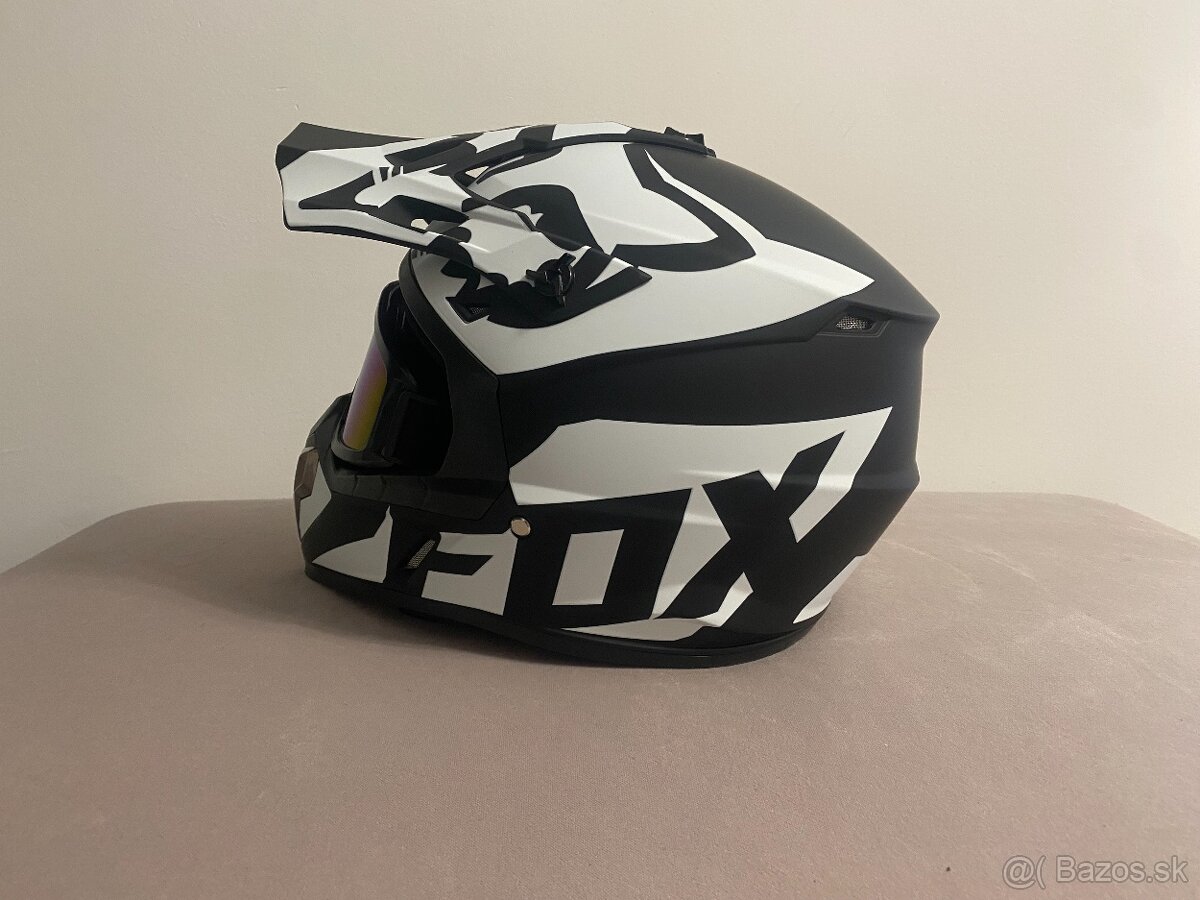 Fox prilba, helma s ochrannými okuliarmi ABS - 2