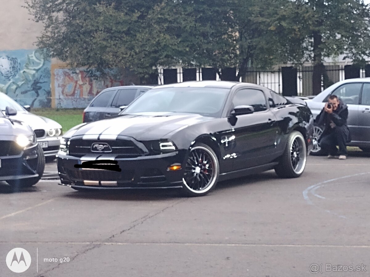 Ford mustang - 2