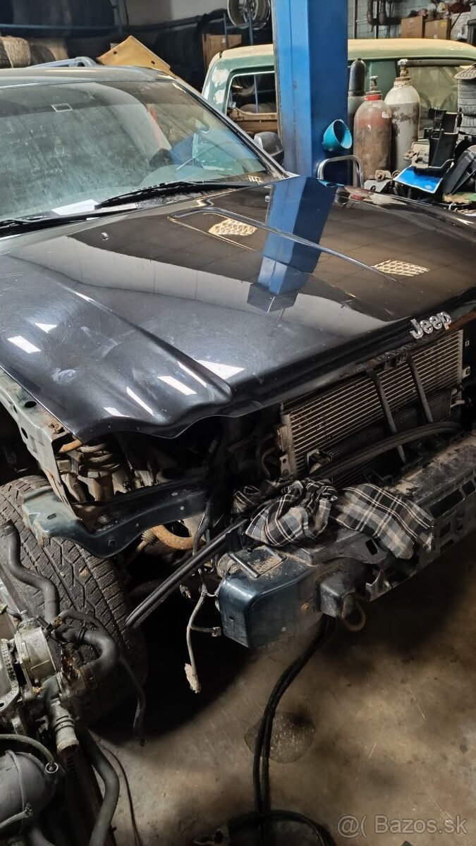 Kapota, jeep Grand Cherokee WK - 2