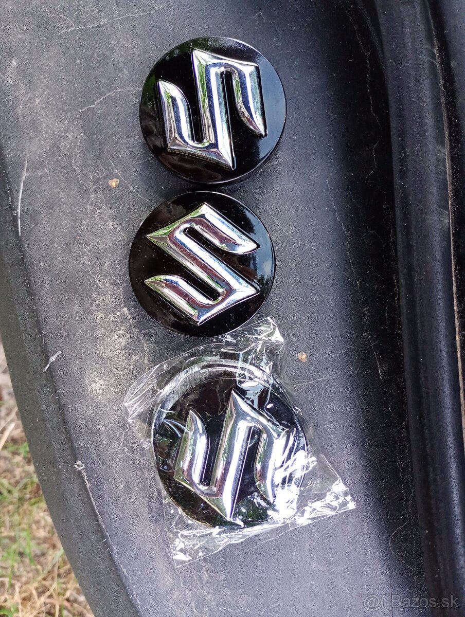 Stredové krytky kolies Suzuki - 2