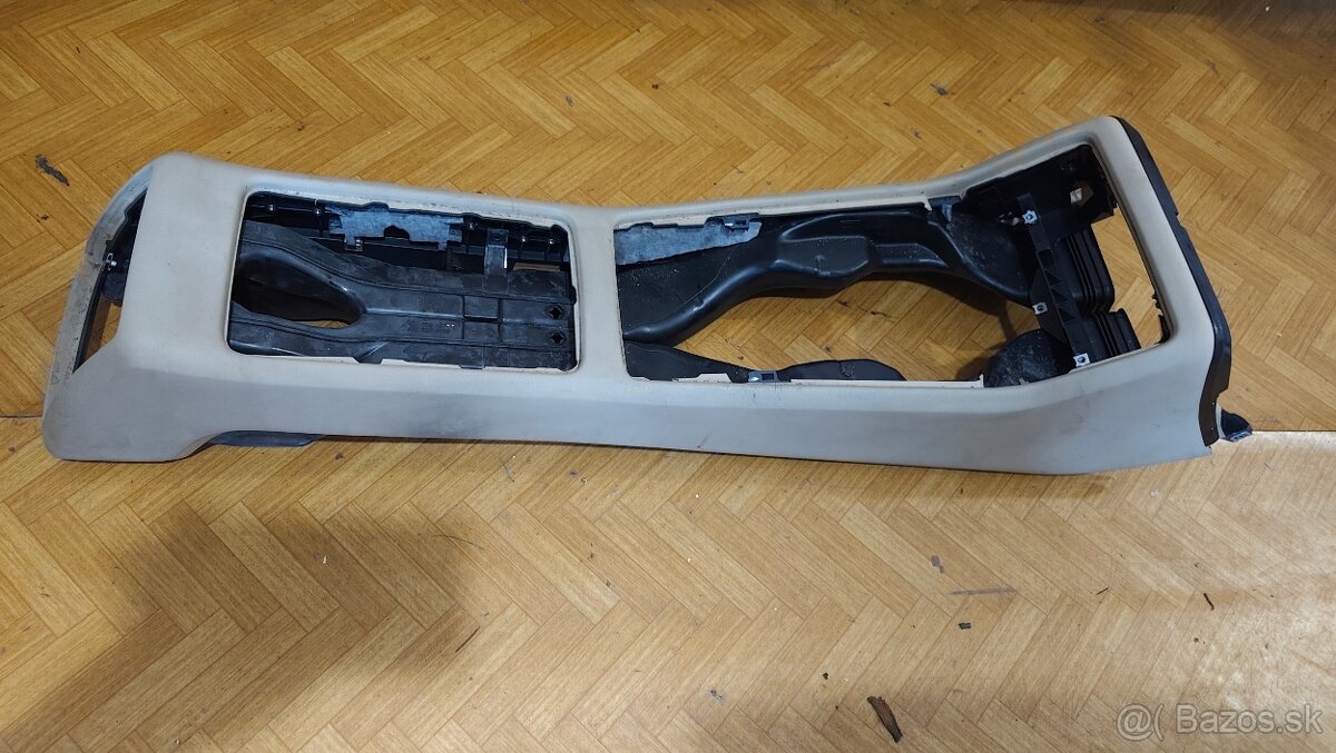 Tunel Audi A8 D3 - 2