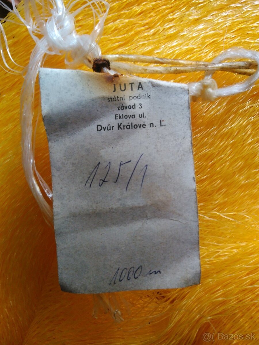 Juta ochrana na mladé stromčeky. - 2