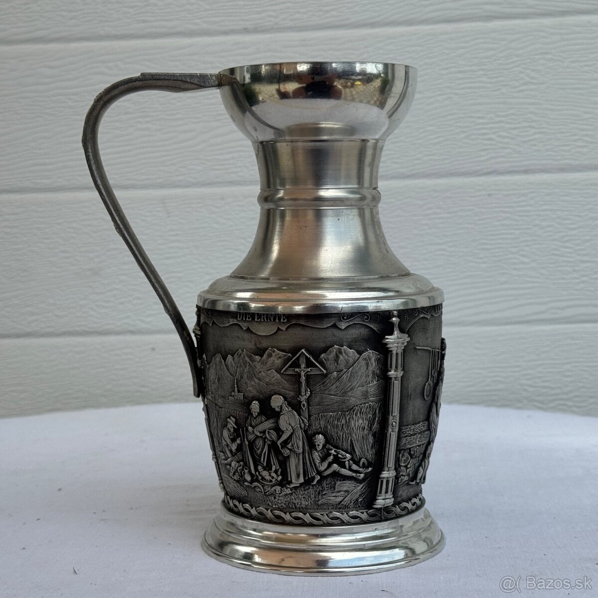 Pěkný cínový džbánek s vesnickými motivy - 2