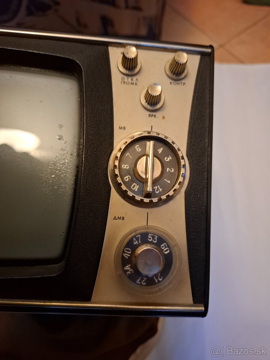 Starý cestovný televízor - 2
