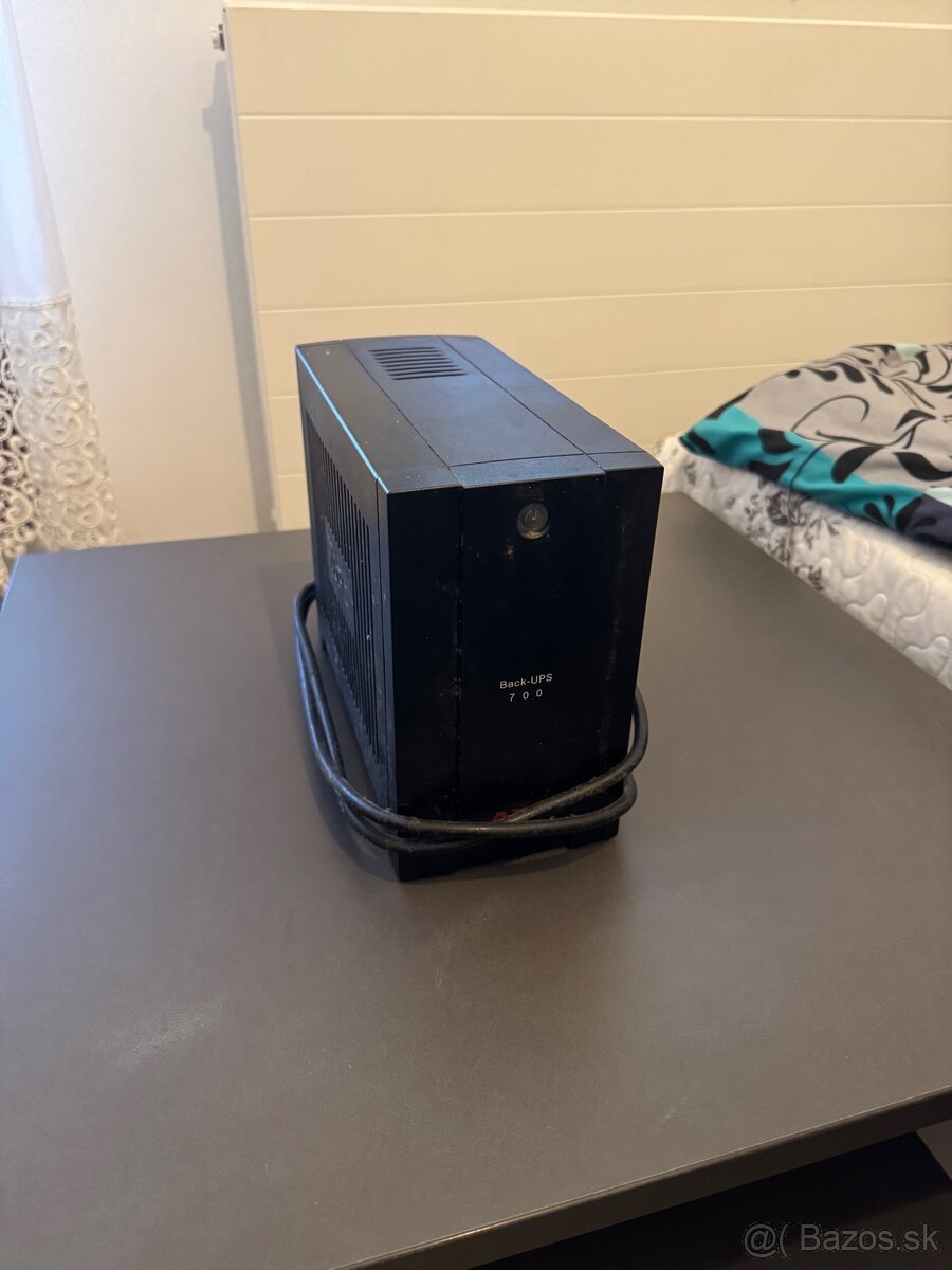 Záložný zdroj UPC APC back-ups 700 - 2