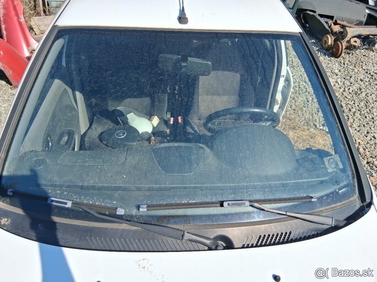 Predam čelné sklo na Renault Thália rok vyroby 2011 - 2