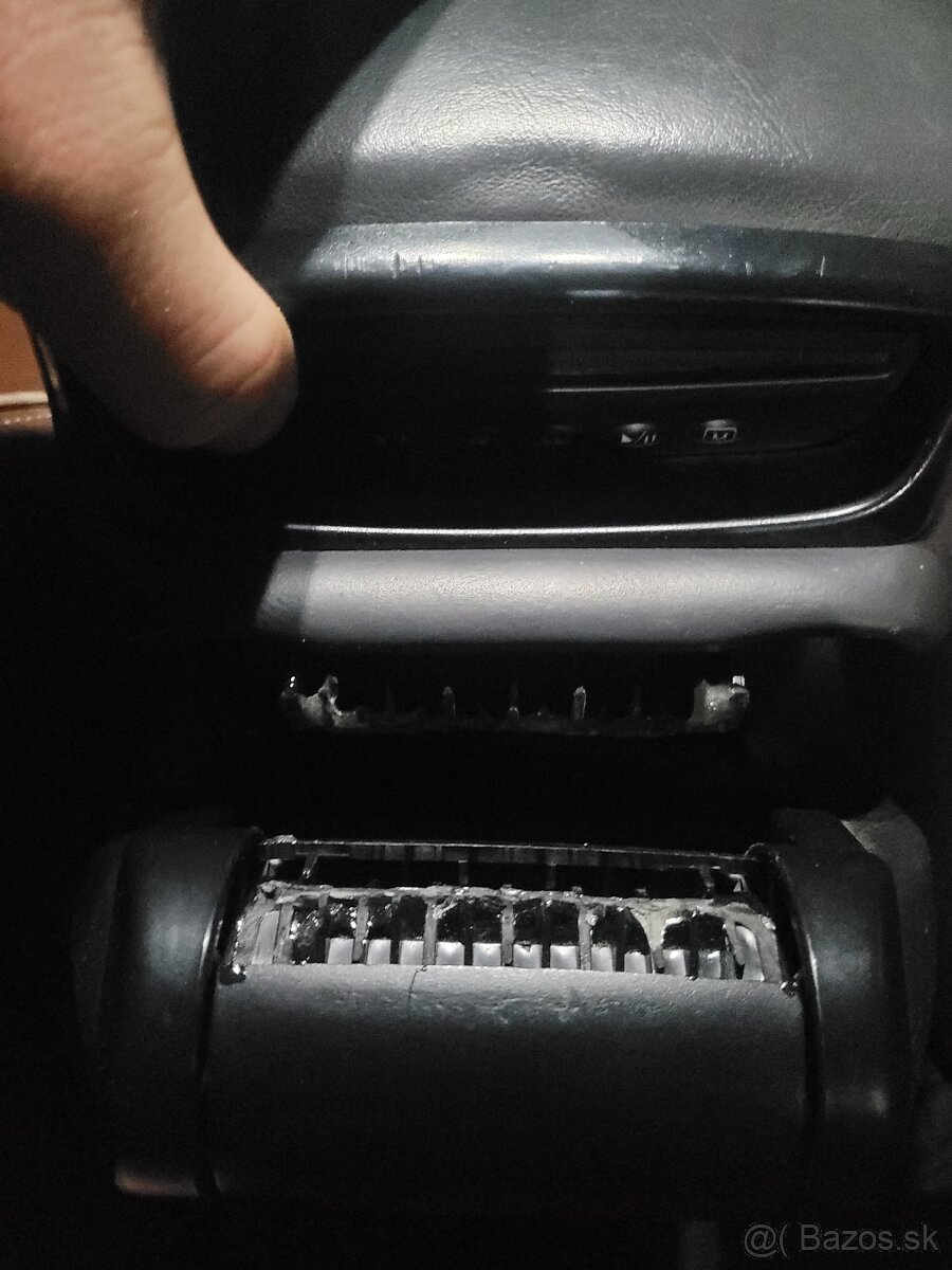 Stredová opierka Volvo XC 90 - 2