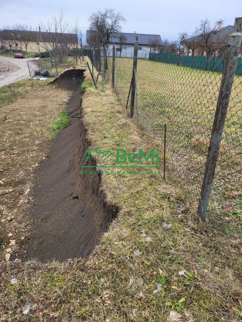 Znížená SUPER cena Slnečný stavebný pozemok v obci Drieto - 2