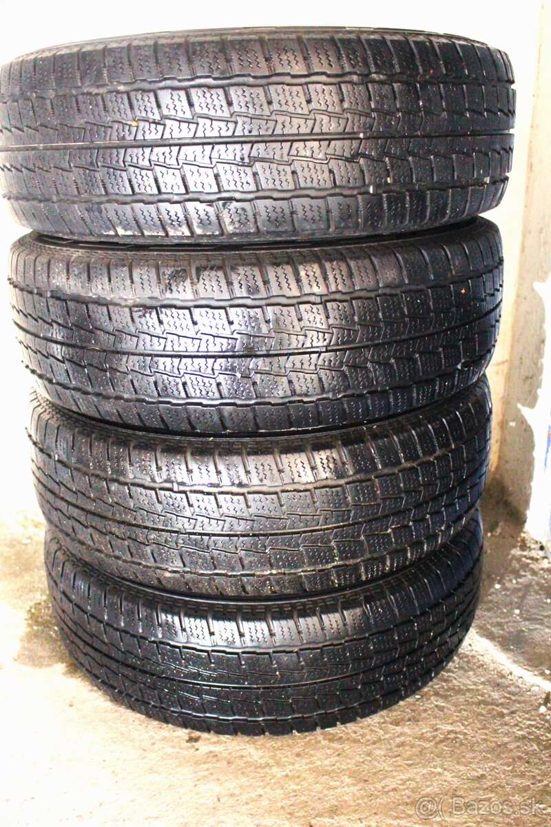 HANKOOK....Zimné Pneumatiky..215/70 r15c.../Záťažové/..6mm - 2