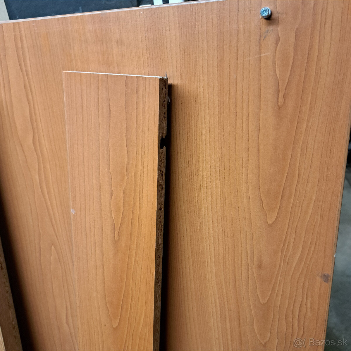 Darujem kancelárske stoly, policu, kontajner, vešiak - 2