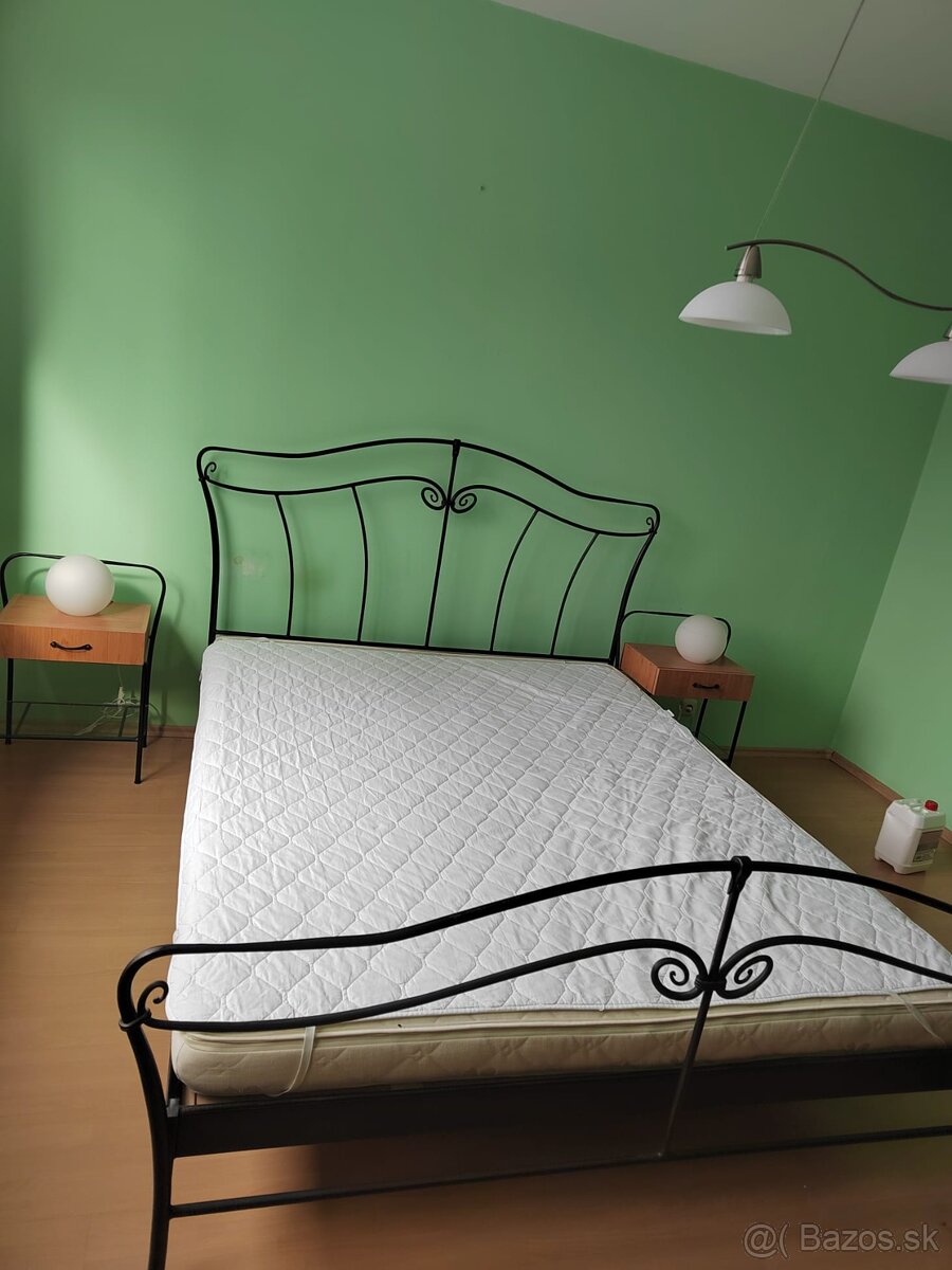 Kovová manželská posteľ - 2