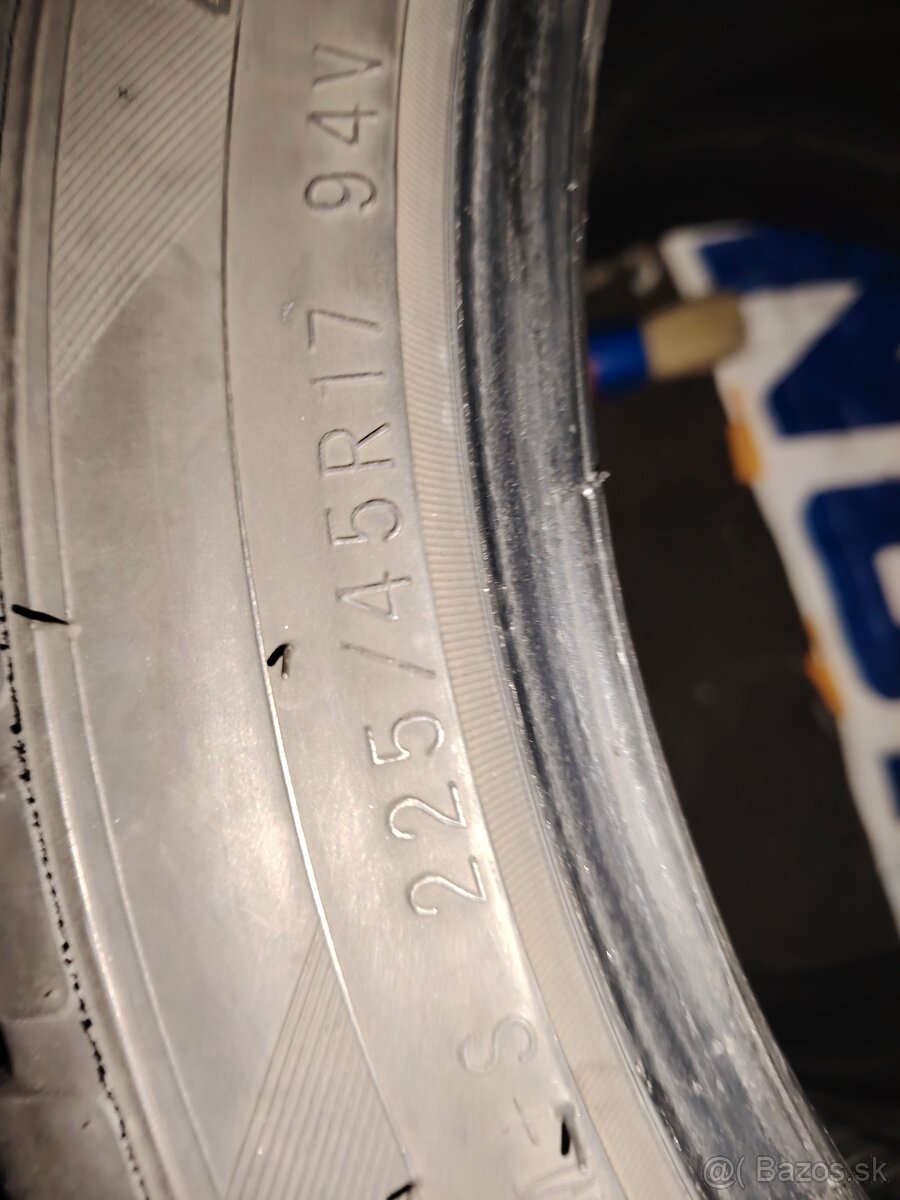 225/45R17 - 2