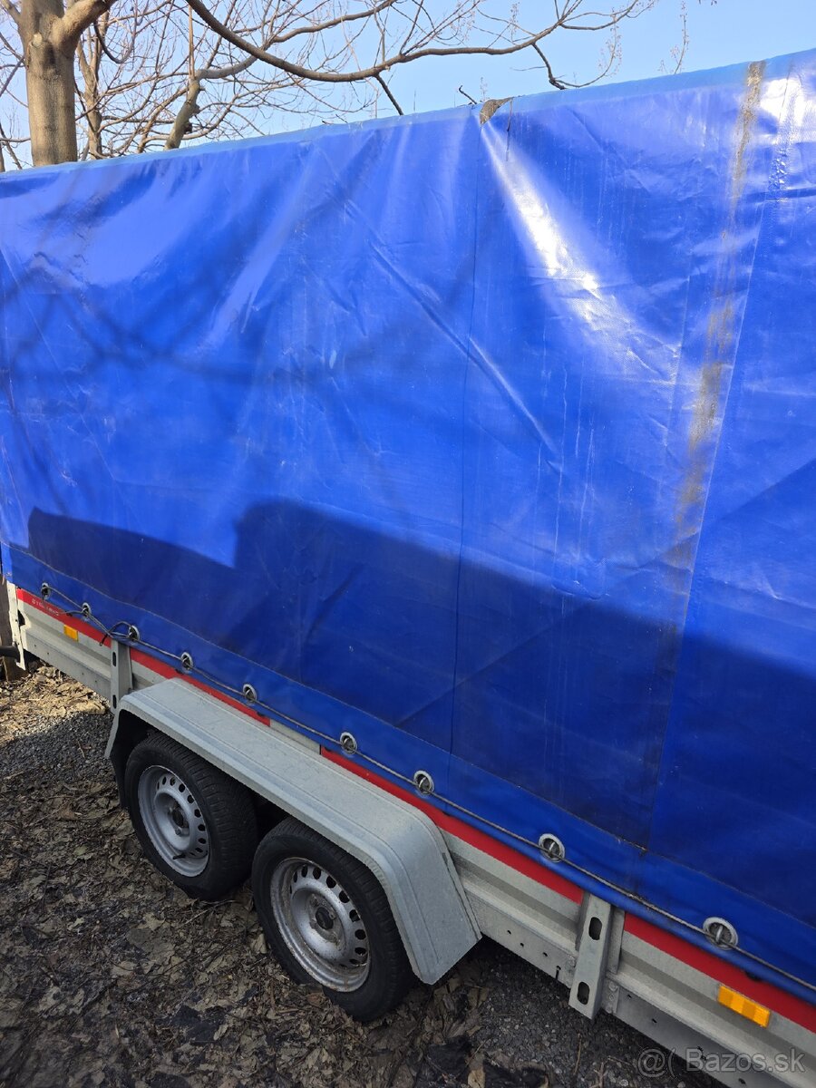 Prívesný plachtou vozík. - 2