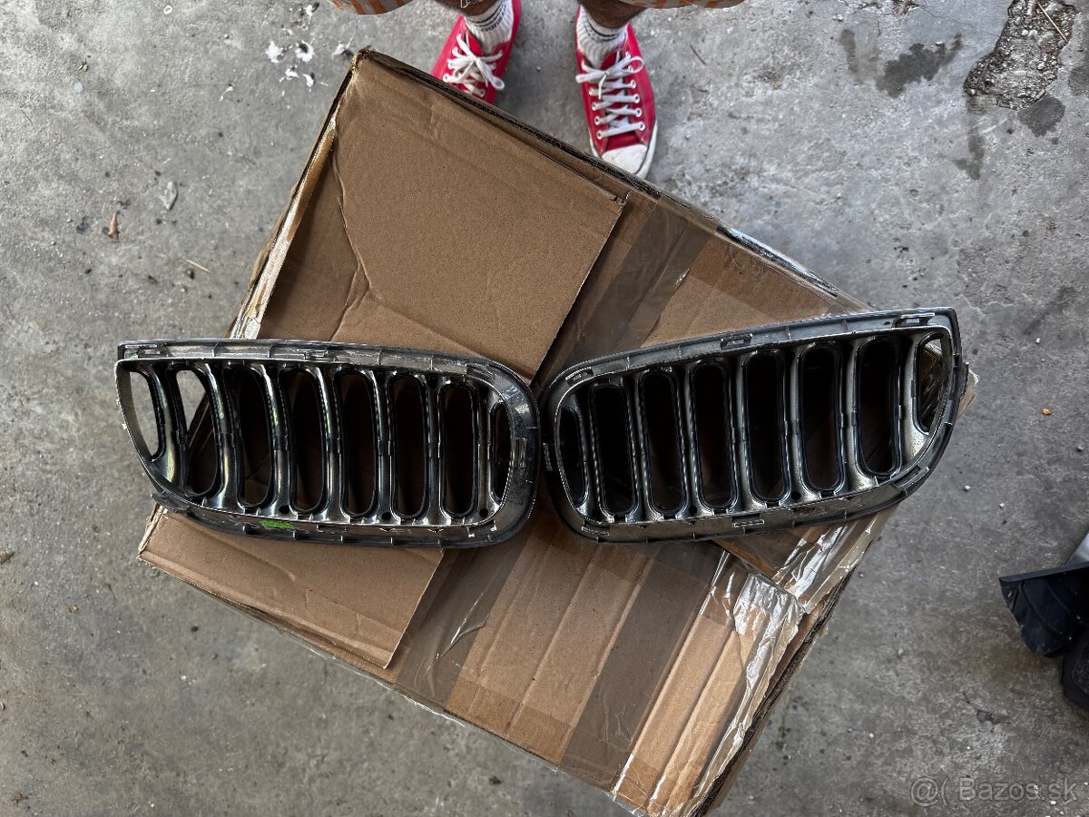 Bmw x3 e83 ladvinky , predná maska - 2