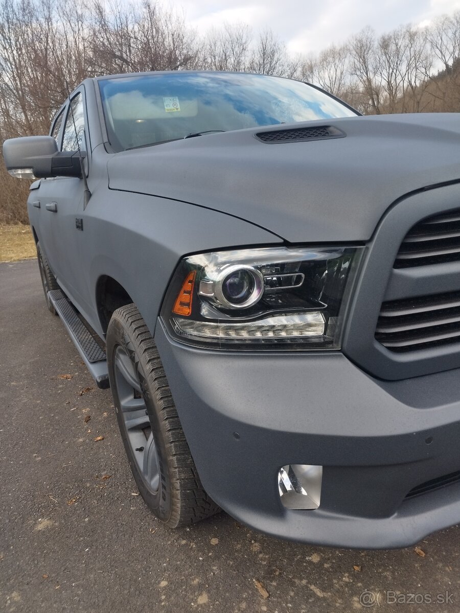 Dodge RAM 5.7 HEMI Sport - 2