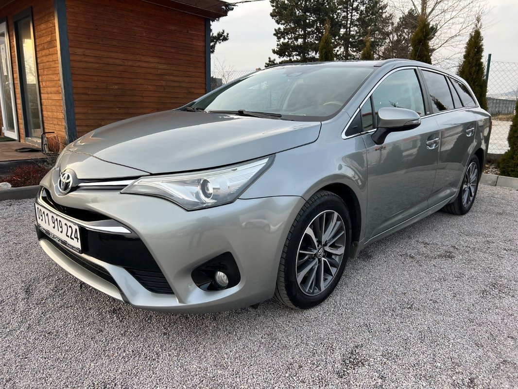 Toyota Avensis Combi 2.0 D-4D S&S Executive - 2