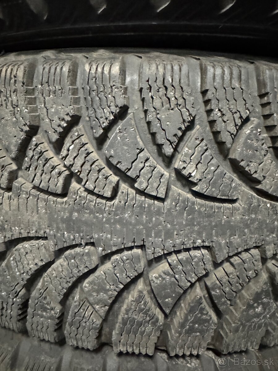 Zimne pneu 225/50R17 - 2