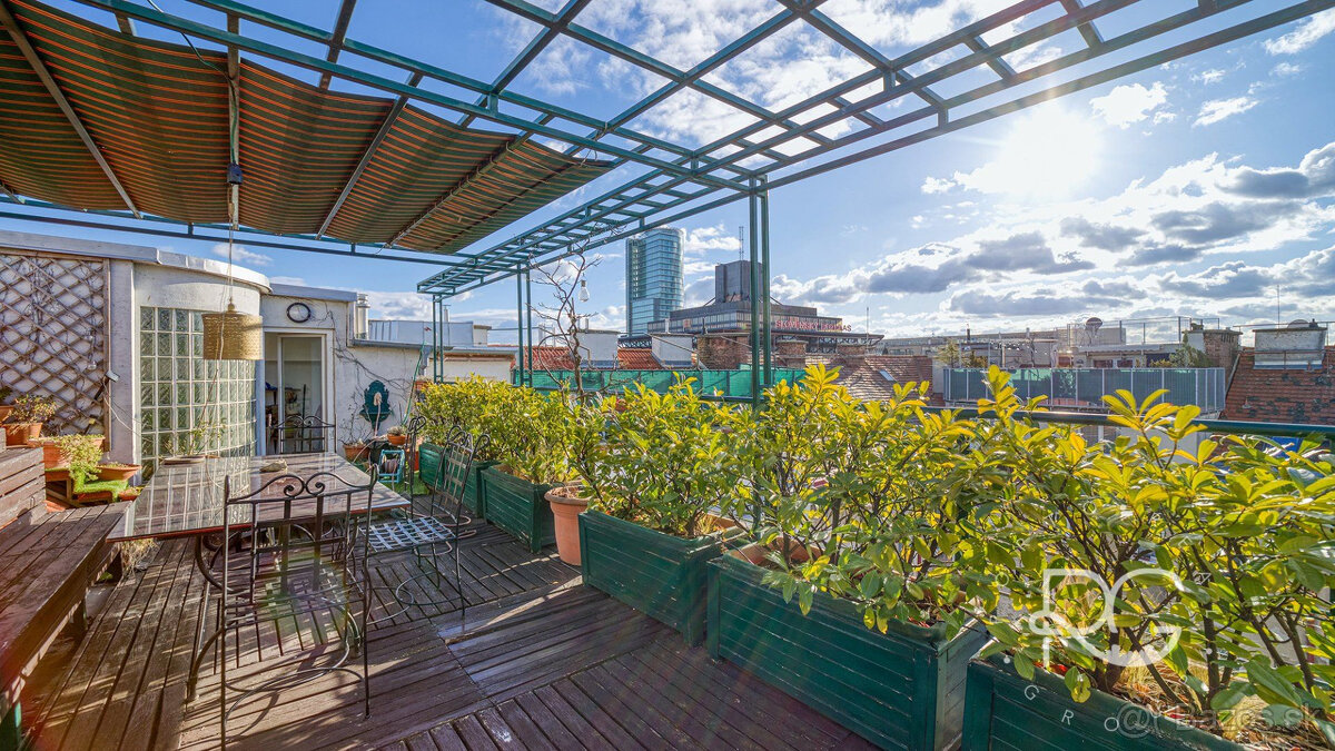 Pôsobivý staromestský byt s veľkou terasou s krásnym výhľado - 2