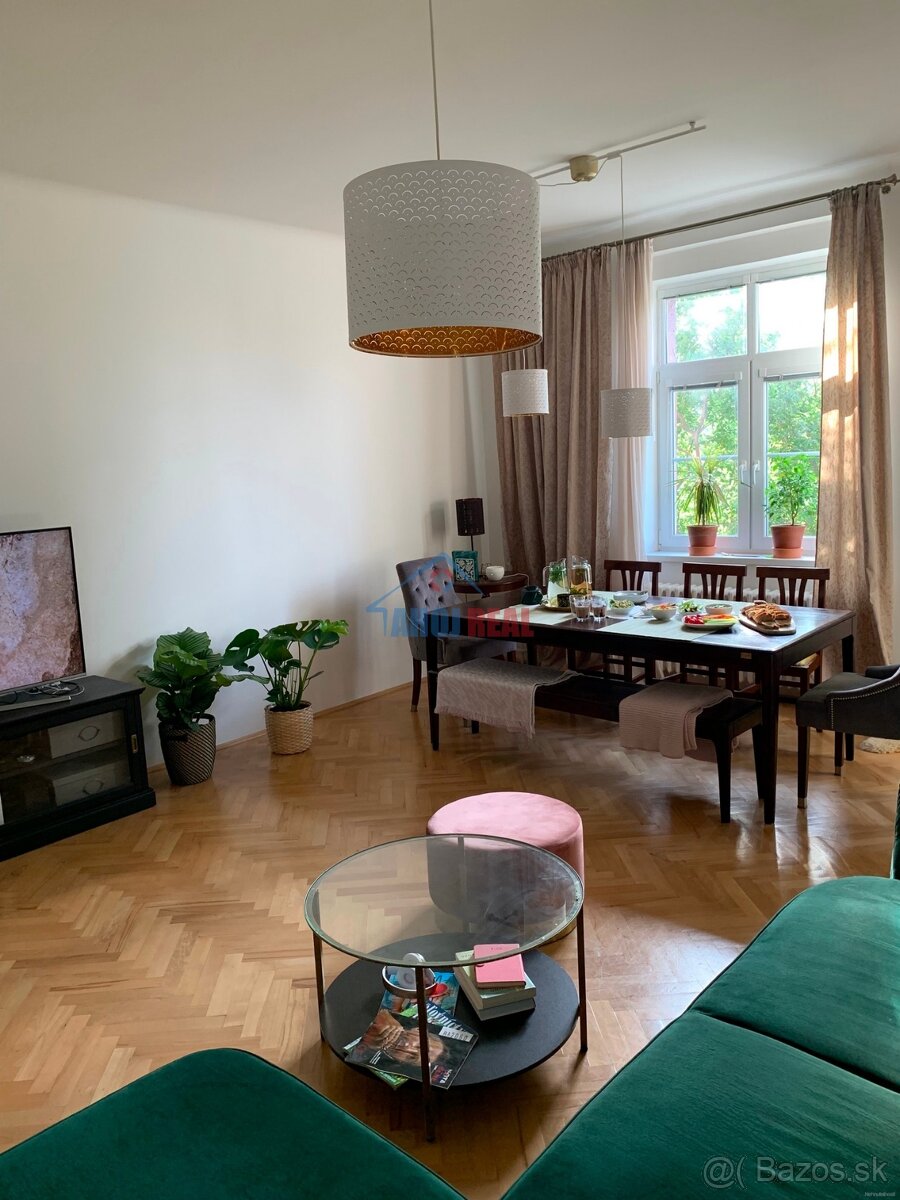 VAJNORSKA blízko OC CENTRAL a aj VIVO/ POLUS, AT&T - 2