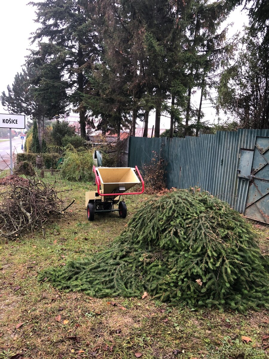 Štiepkovanie konárov - štiepkovač - 2