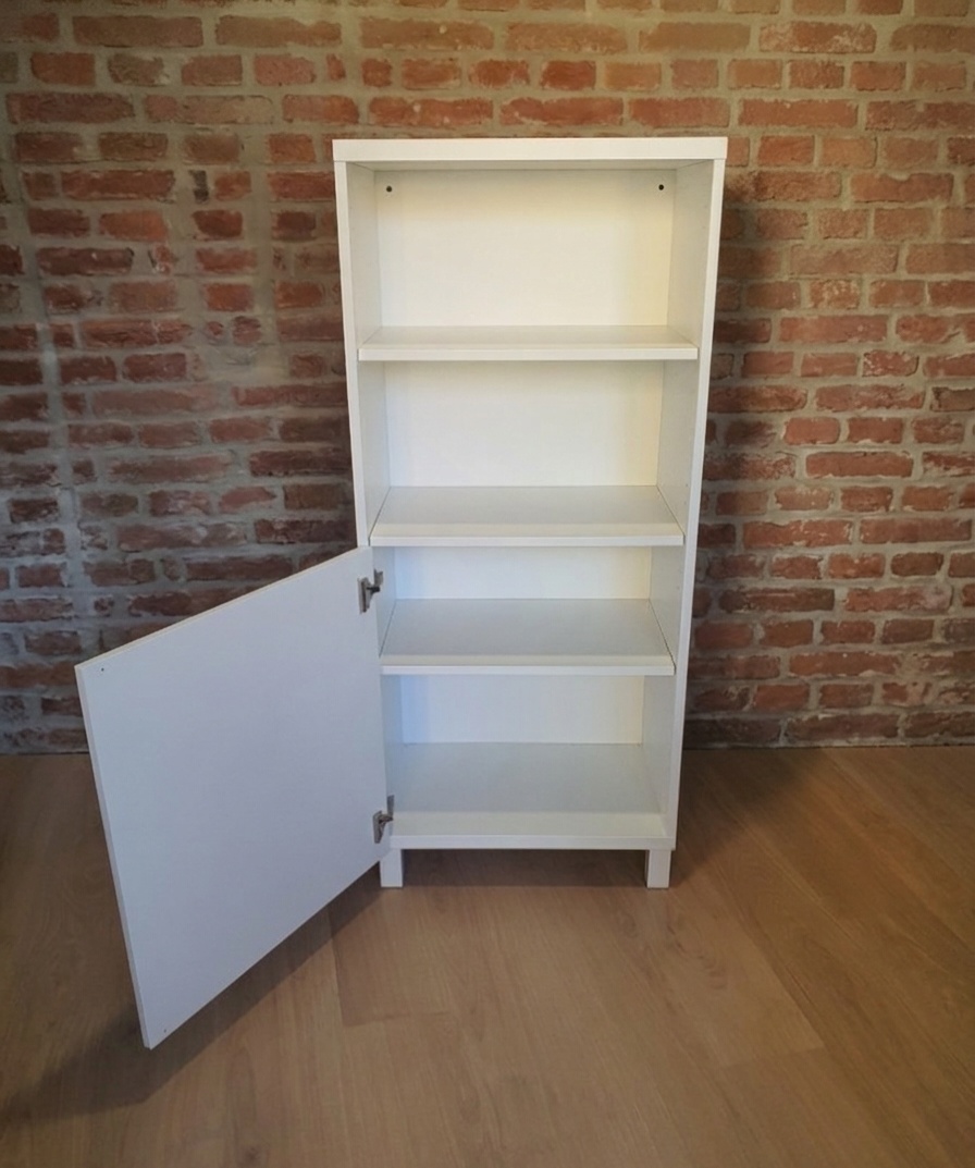 Ikea besta knižnica - 2