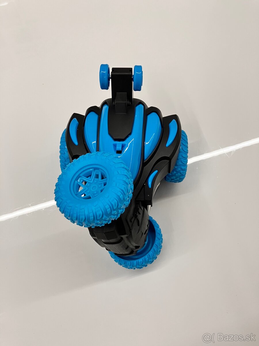 Akrobaticke auto na baterky - 2