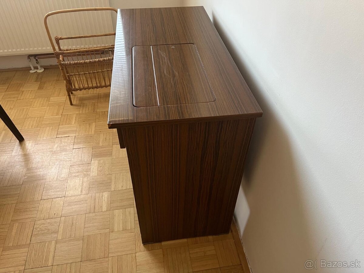 Šijací stroj - 2