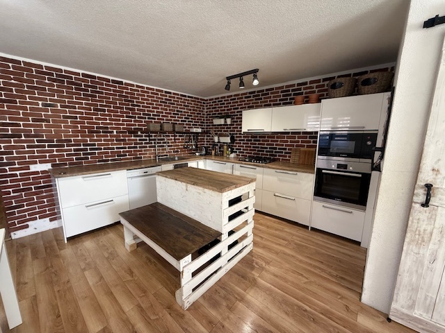 Rodinný dom s 2 bytovými jednotkami - 2