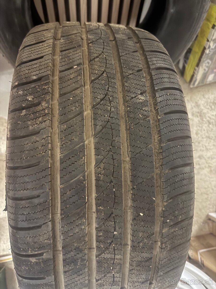 Minerva 275/40R20 106V XL - 2