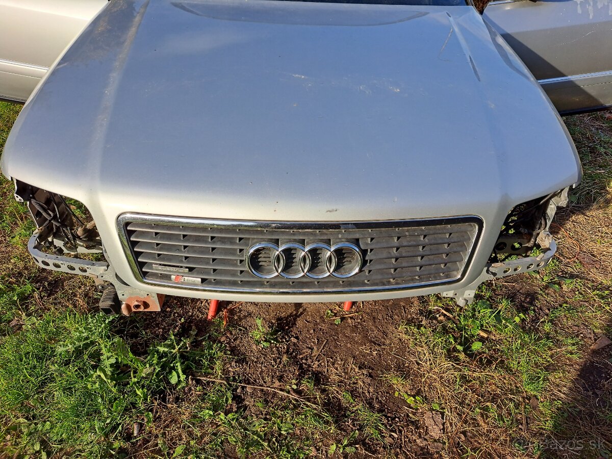 Predám prednú kapotu na Audi A8d2 - 2