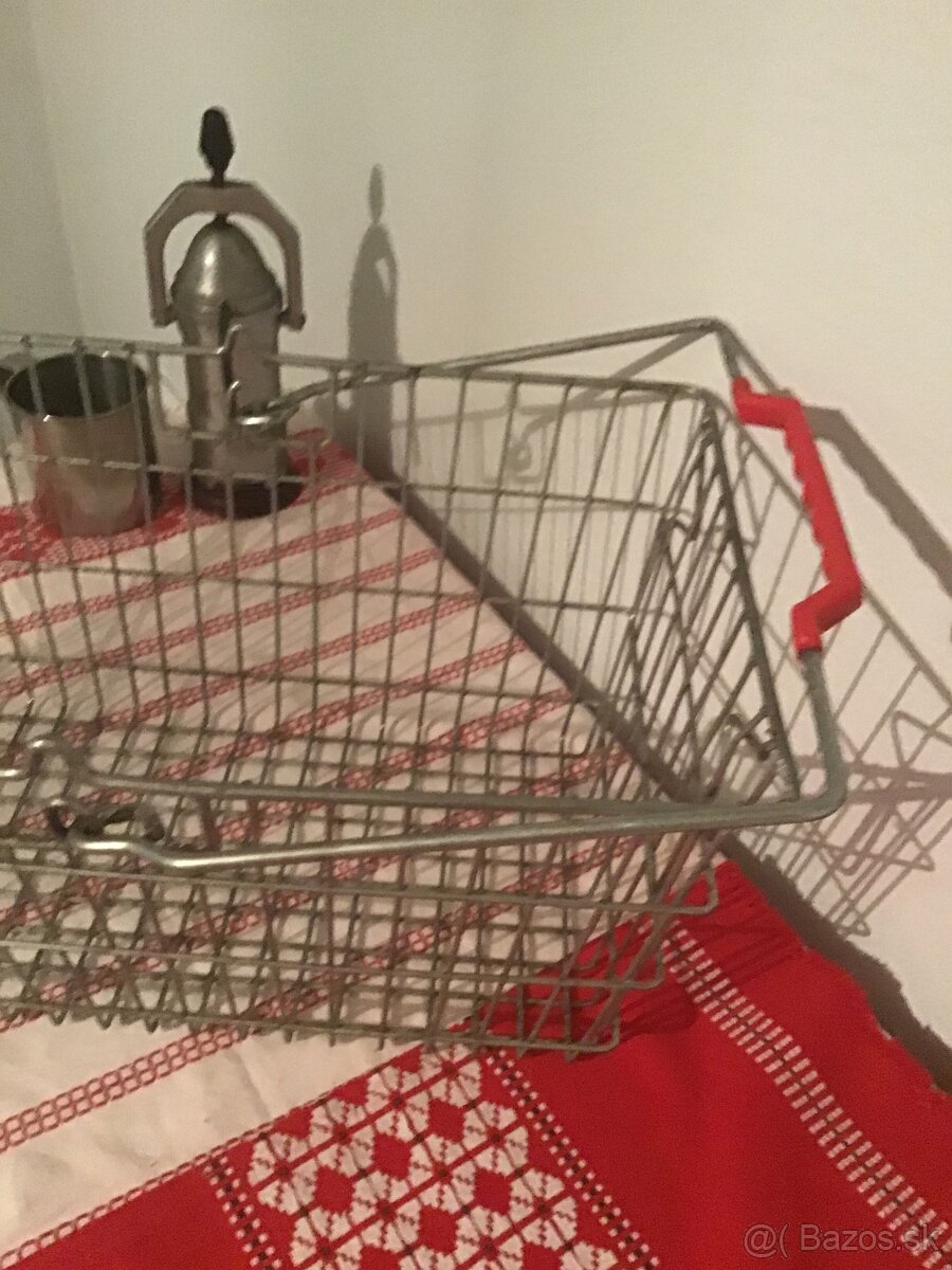 STARý RETRO NáKUPNý KOšíK A OBRUSY S LUD.MOTíVMI - 2